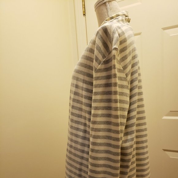 Chico's Zenergy Gray and Alabaster Cardigan - Picture 3 of 7